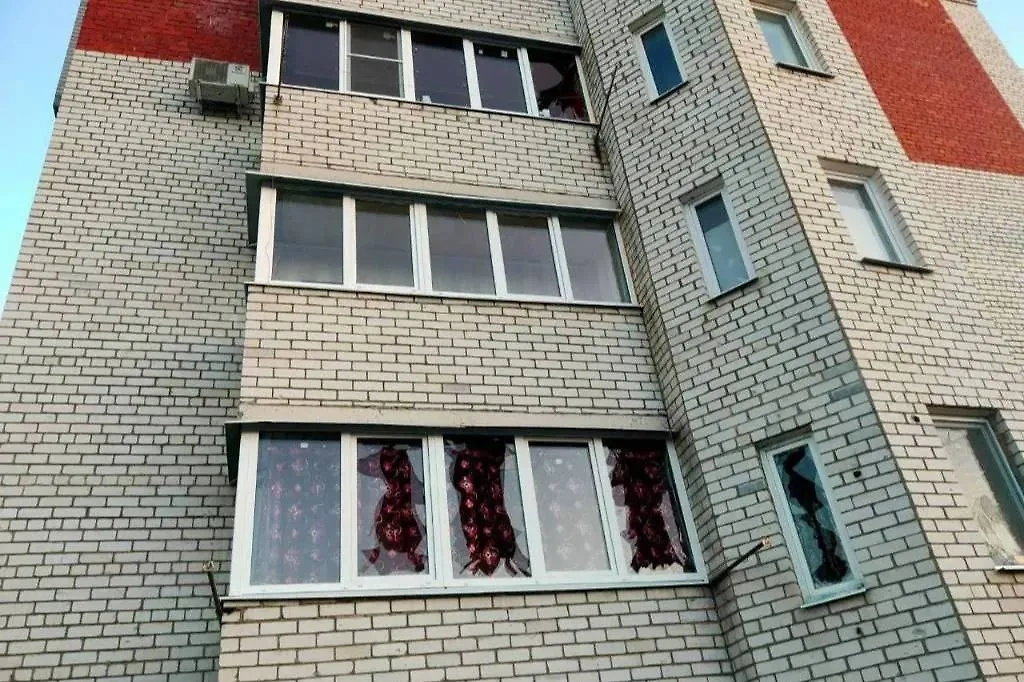 В результате повторной атаки ВСУ Шебекина повреждены окна двух квартир. Фото © Telegram / Вячеслав Гладков