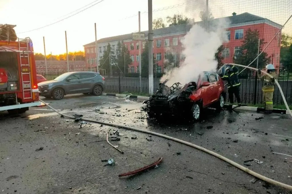 В результате повторной атаки ВСУ Шебекина повреждены четыре автомобиля. Обложка © Telegram / Вячеслав Гладков