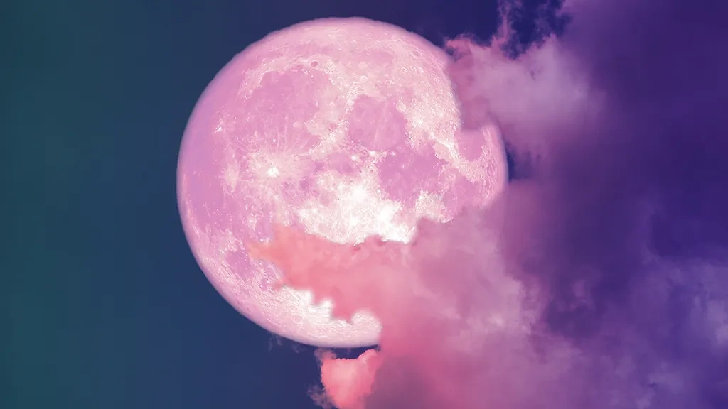 Полнолуние 24 апреля: что Розовая луна в Скорпионе принесёт в жизнь всех знаков зодиака? Обложка © Shutterstock / FOTODOM