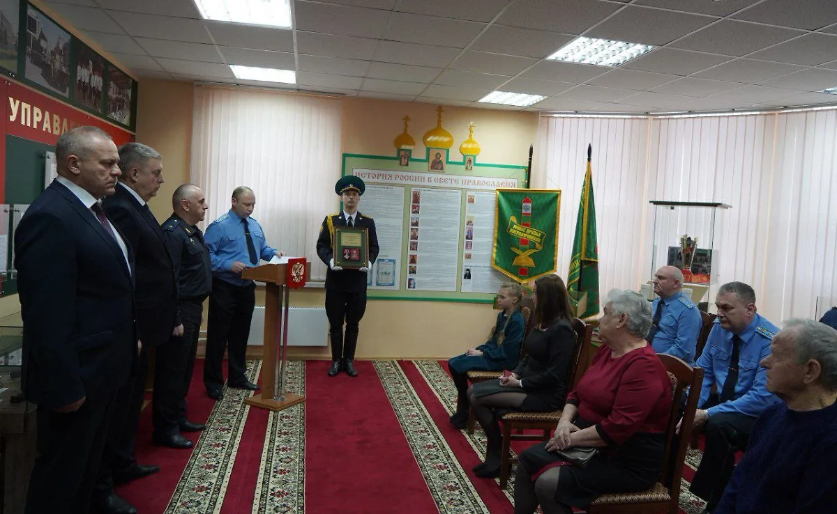 Церемония вручения ордена Мужества посмертно подполковнику Сергею Шатому. Обложка © Telegram / AV БогомаZ