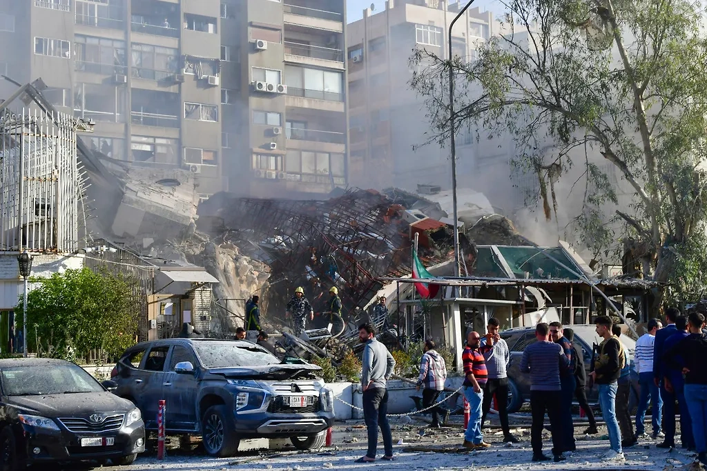 Последствия удара по Генконсульству Ирана в Дамаске. Обложка © ТАСС / AP
