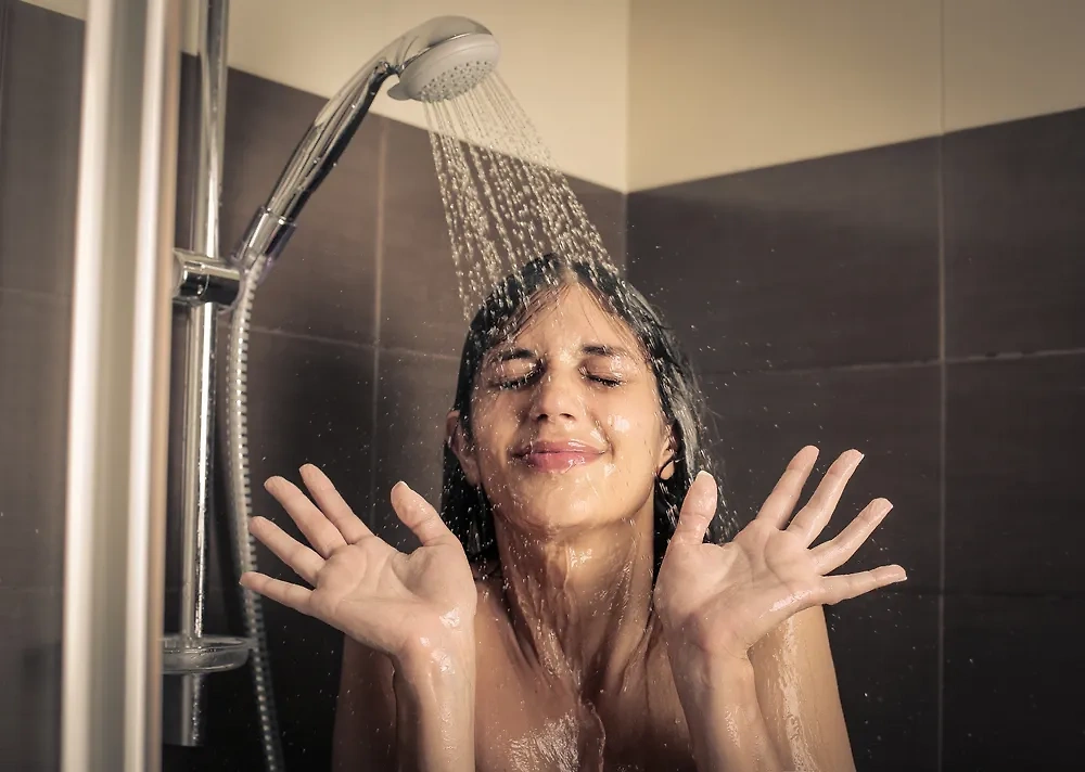 Как правильно принимать душ, чтобы быть не только чистым, но и здоровым: памятка от Life.ru. Фото © Shutterstock / FOTODOM