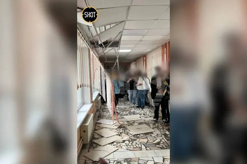 Последствия обрушения потолка в московской школе № 1636. Обложка © Telegram / SHOT