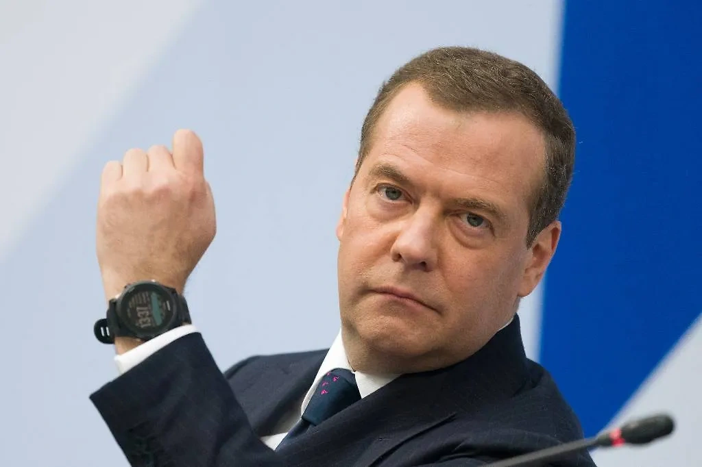 Зампредседателя Совбеза РФ Дмитрий Медведев. Обложка © Shutterstock / FOTODOM