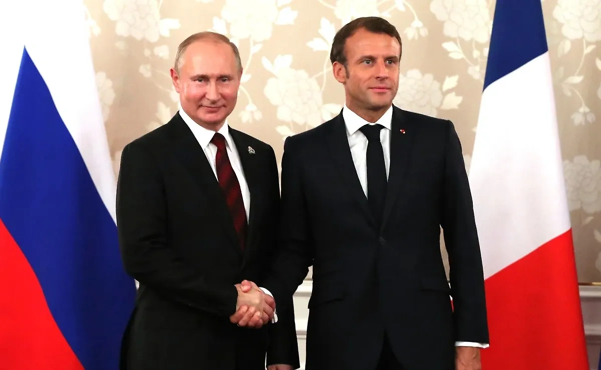 Президент России Владимир Путин и французский лидер Эмманюэль Макрон. Обложка © Kremlin.ru