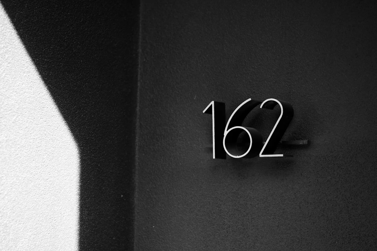 Как с помощью нумерологии узнать, счастливая у вас квартира или нет? Сложите её цифры и воспользуйтесь расшифровкой. Фото © Unsplash / adijoshi11