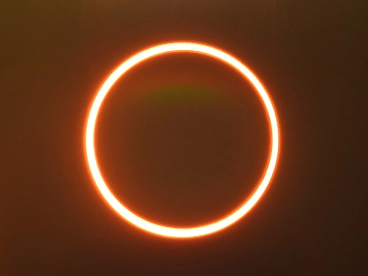 Кольцеобразное солнечное затмение над Шри-Ланкой в 2019 году. Фото © Wikipedia