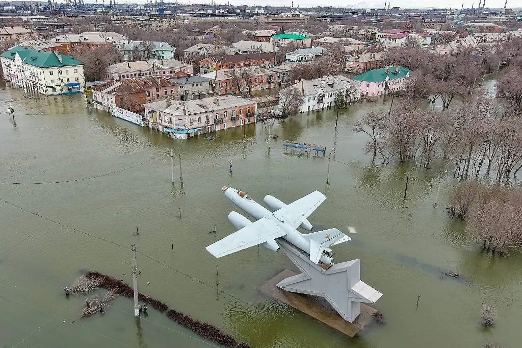 Последствия прорыва дамбы в Орске. Обложка © ТАСС / Егор Алеев