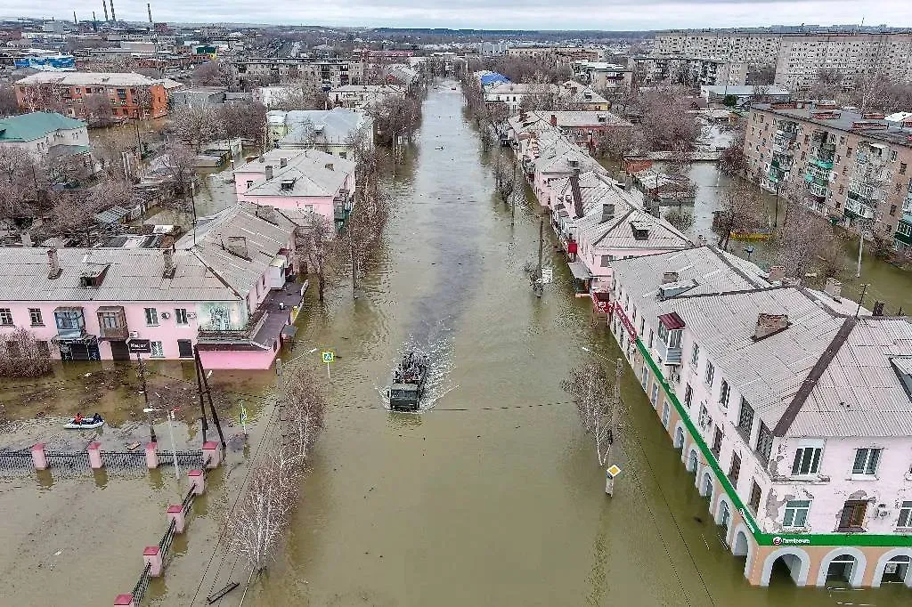 Последствия прорыва дамбы в Орске. Обложка © ТАСС / Егор Алеев