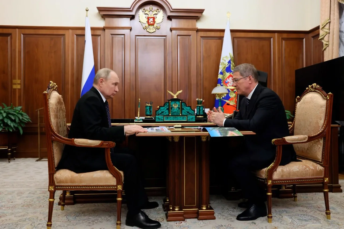 Встреча Владимира Путина и Радия Хабирова. Фото © Telegram / Кремль. Новости
