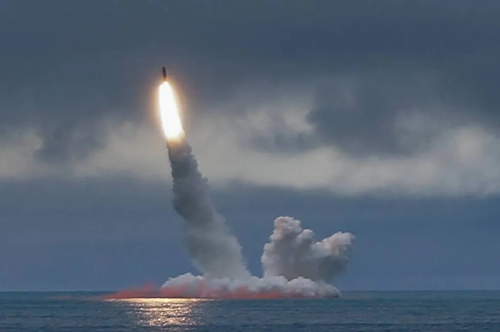 МБР ракета "Булава" в действии. Обложка © ТАСС / Пресс-служба Северного флота / Владимир Иващенко