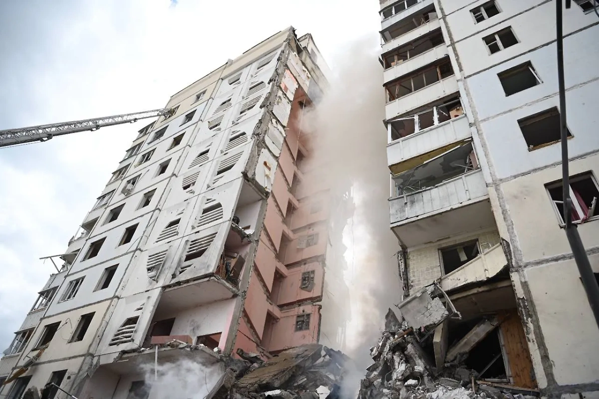 Дом в Белгороде, частично обрушившийся после удара со стороны ВСУ. Обложка © Telegram / Настоящий Гладков