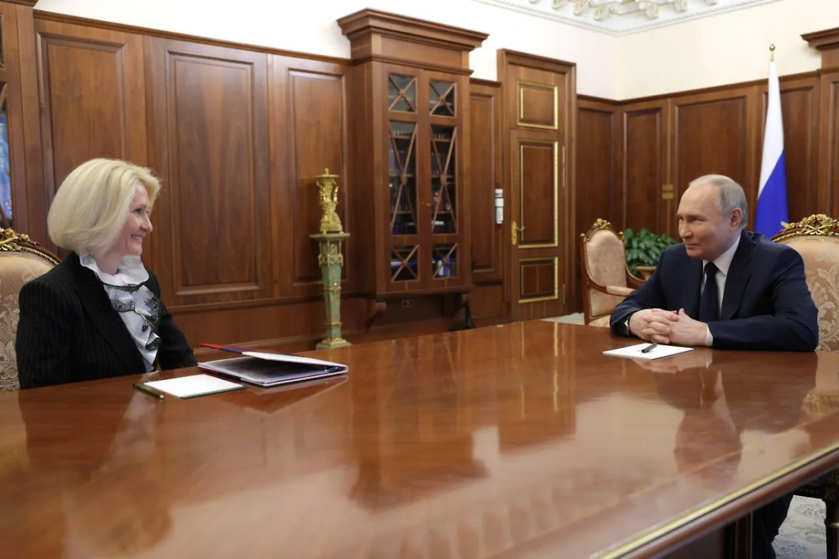 Путин на встрече с Абрамченко. Обложка © Telegram / Кремль. Новости