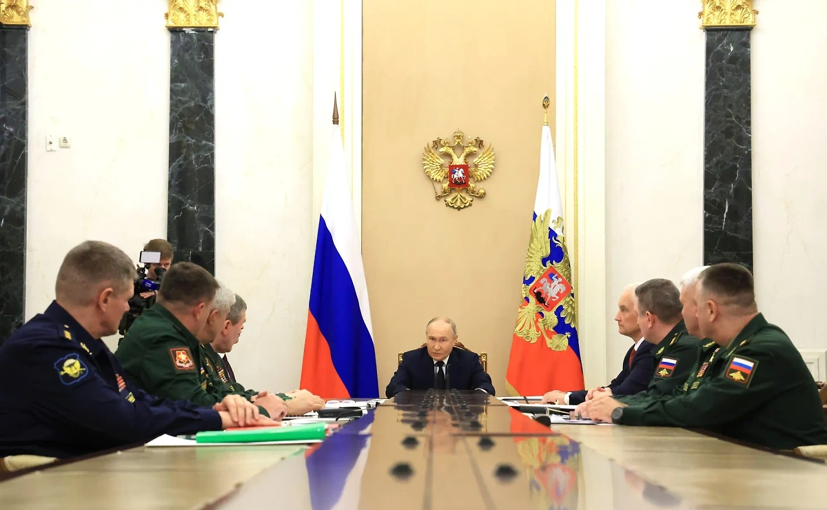 Владимир Путин на встрече с командующими войсками военных округов. Фото © Kremlin.ru