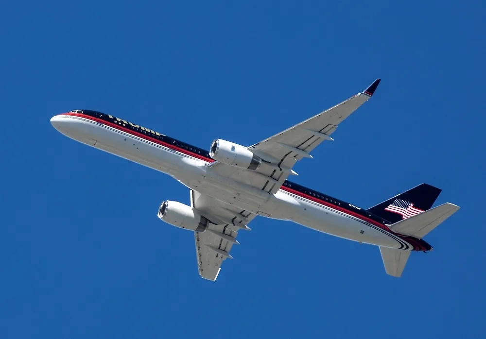 Самолёт экс-президента США Дональда Трампа Boeing 757. Обложка © Shutterstock / FOTODOM
