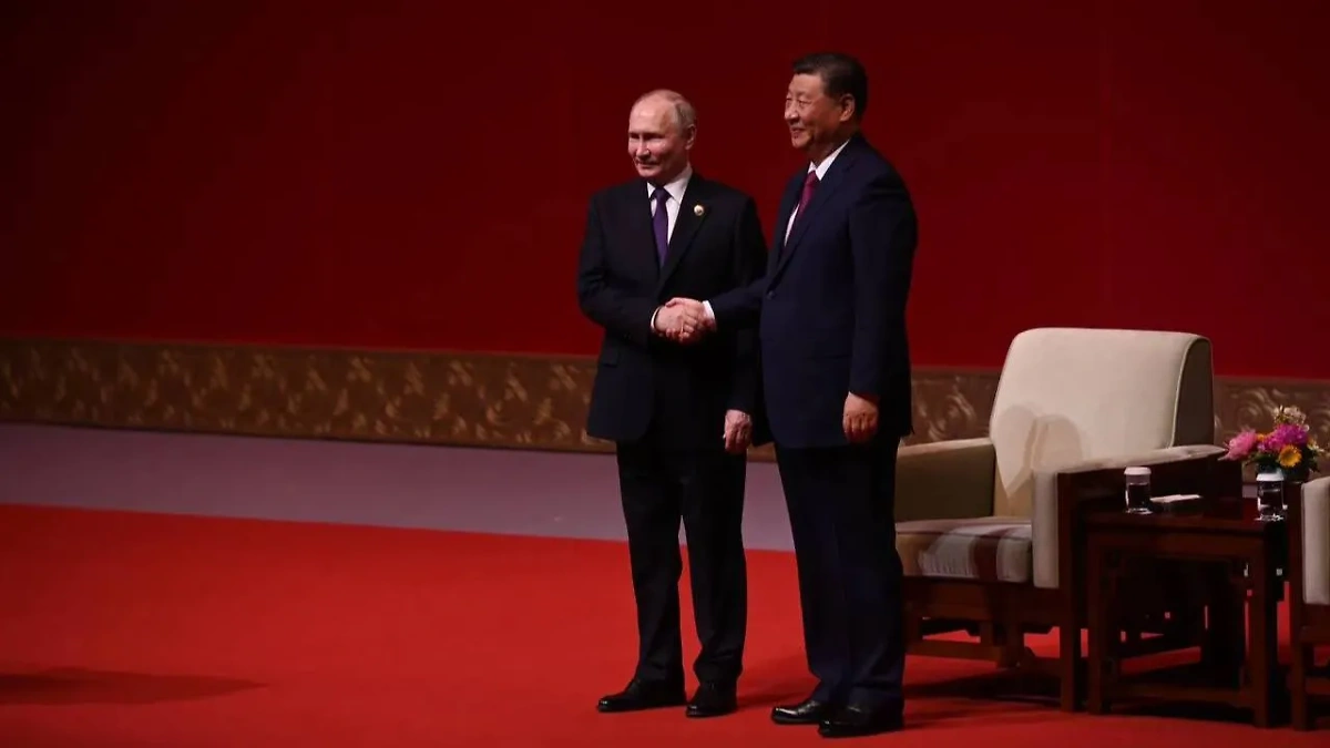 Президент России Владимир Путин и глава Китая Си Цзиньпин. Обложка © Life.ru