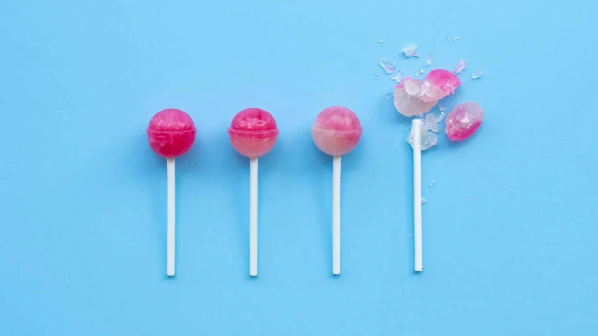 Хрустящие конфеты — вредная пища, о которую любой человек может буквально сломать зубы. Фото © Shutterstock / FOTODOM