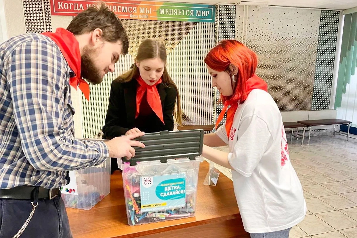 В Москве 16 тысяч школьников и студентов колледжей занимаются эковолонтёрством. Обложка © Mos.ru