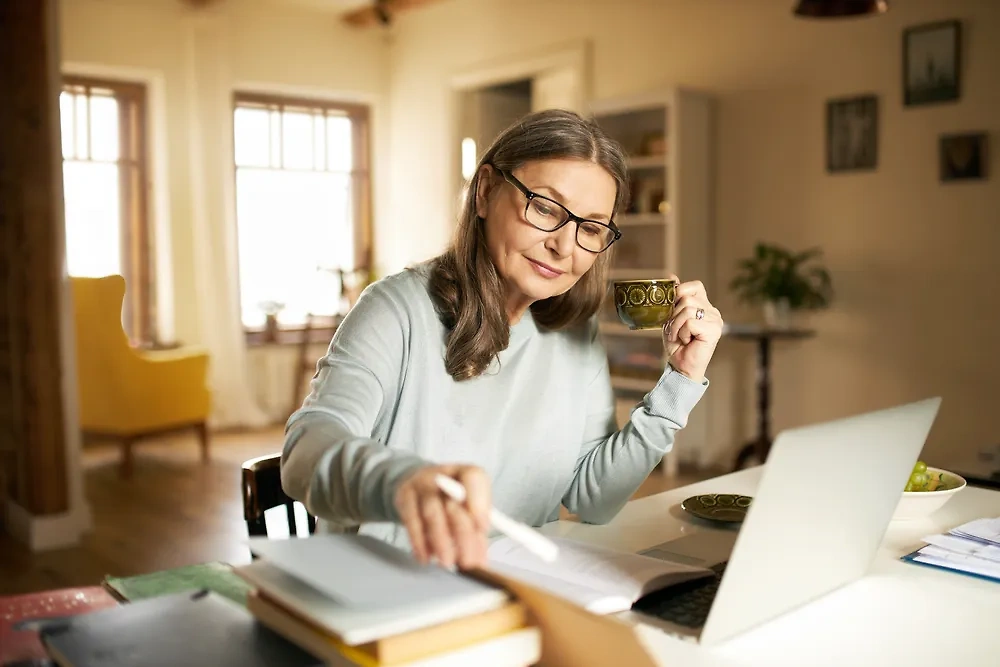 Легко рассчитать будущую пенсию можно на сайте "Госуслуги". Обложка © Shutterstock / FOTODOM