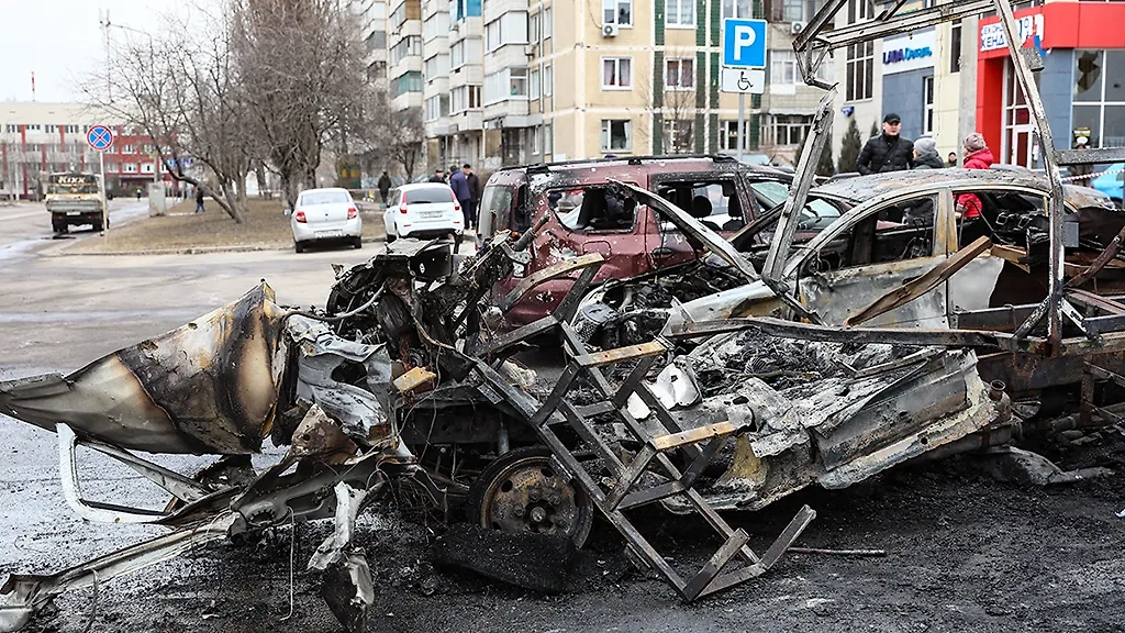 Последствия обстрела Белгорода. Фото © ТАСС / Павел Колядин