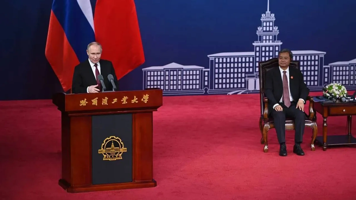 Лидеры России и Китая в Пекине 17 мая. Обложка © Life.ru.