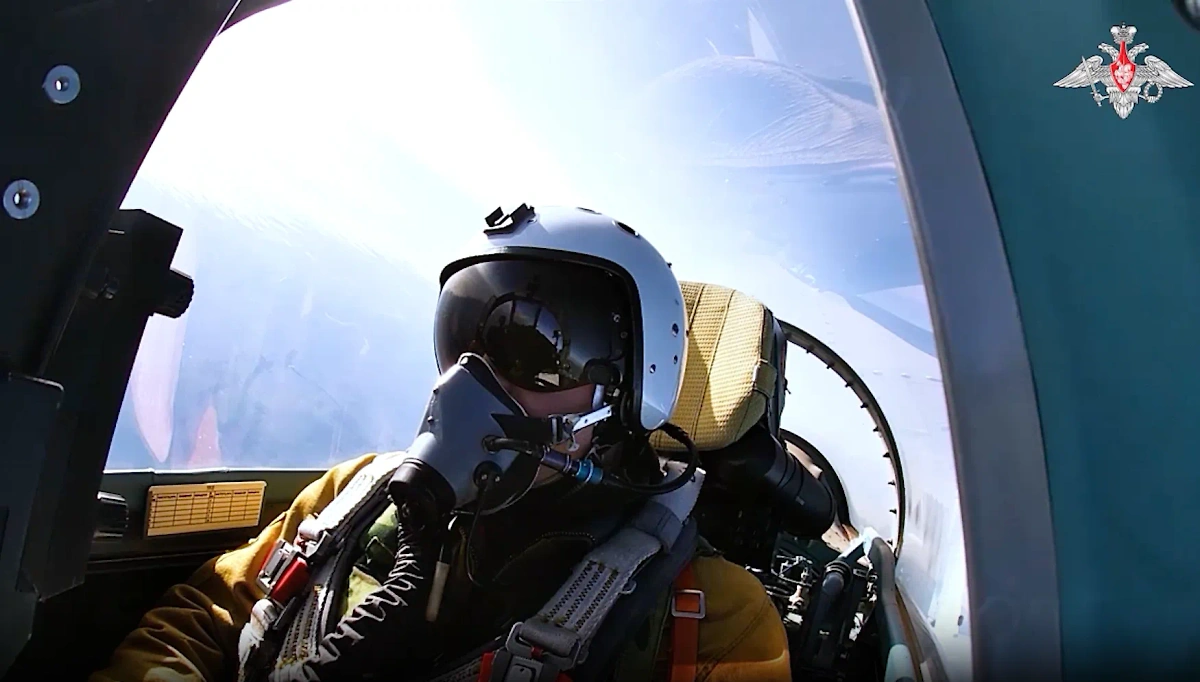 Лётчик Су-35С рассказал, как выполнил боевое задание. Видео © Telegram / Минобороны РФ