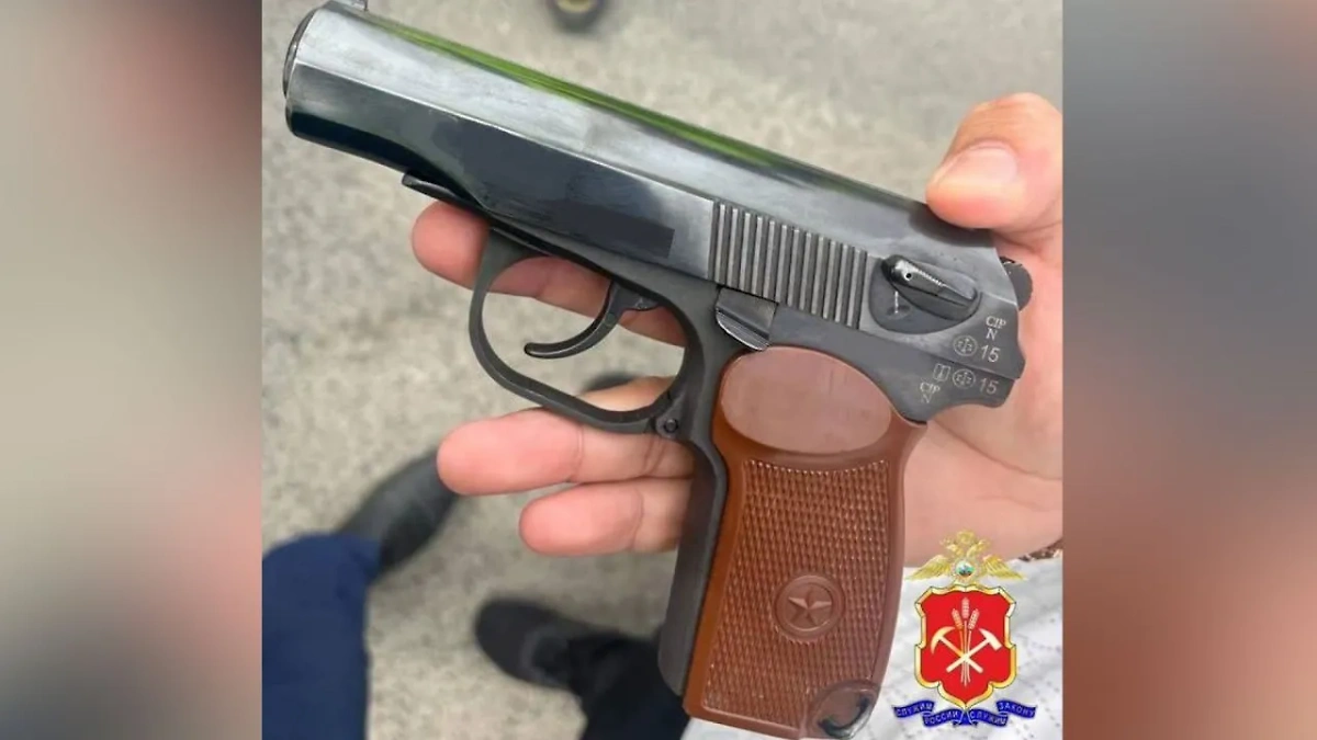 Оружие, найденное у зачинщиков стрельбы в Кемерове. Фото © Telegram / Полиция Кузбасса