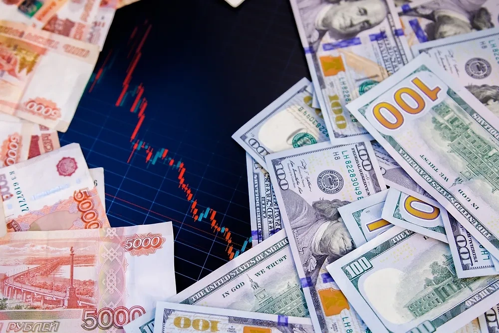 На текущей неделе доллар ожидается в рамках 91,5–95 рублей. Обложка © Shutterstock / FOTODOM