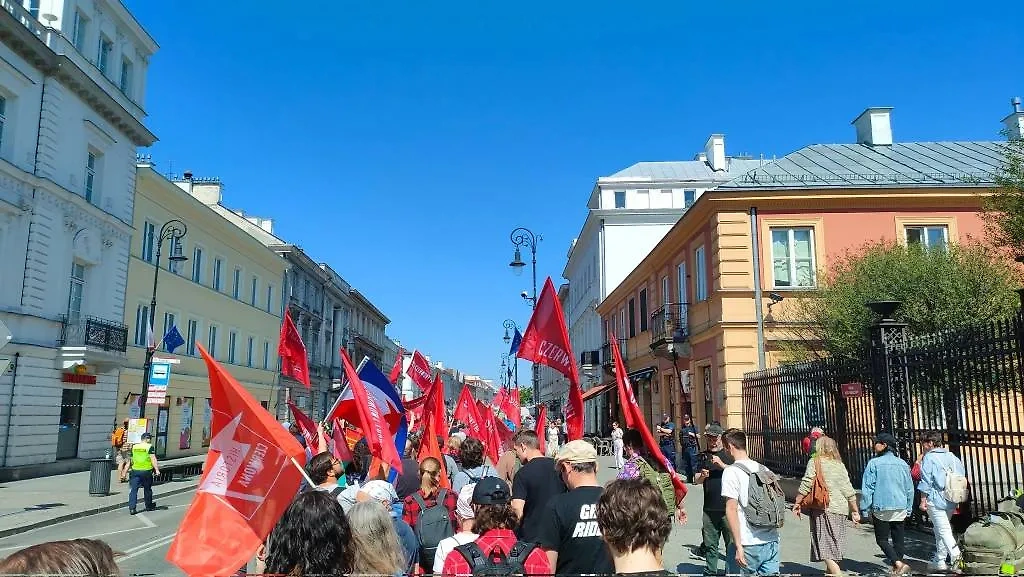 В Варшаве проходит "Марш мира" против вовлечения Польши в конфликт на Украине. Обложка © X (Twitter) / Natix8Poland