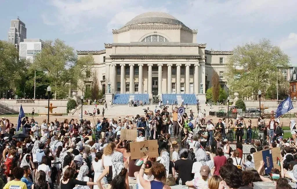 Пропалестинская демонстрация в кампусе Колумбийского университета, Нью-Йорк. Обложка © ТАСС / Zuma