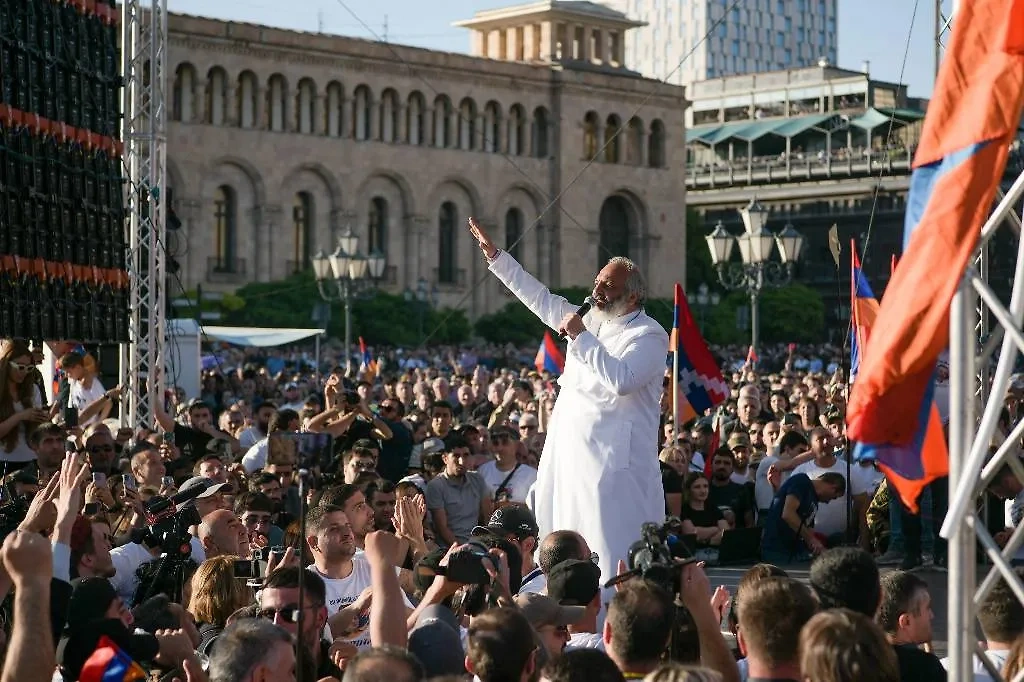 Протесты в Ереване 9 мая. Обложка © ТАСС / Александр Патрин