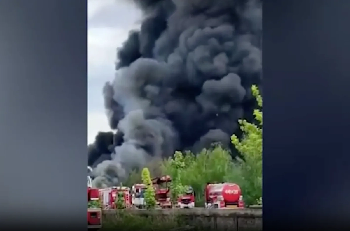 Пожар на свалке химикатов в Польше. Видео © Х / volcaholic1