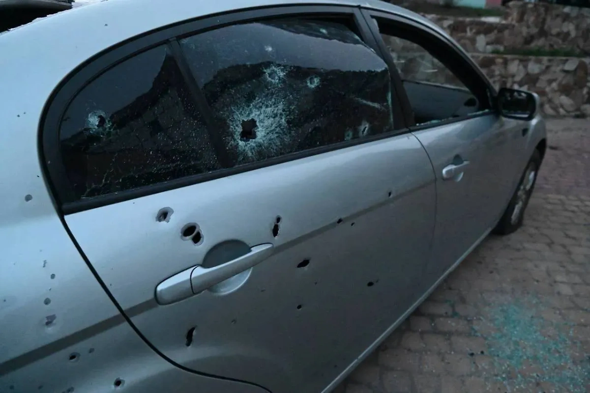 Обстрелянный в Белгородской области автомобиль. Фото © Telegram / Настоящий Гладков