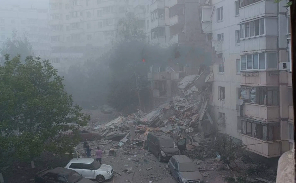 Подъезд жилой многоэтажки рухнул на улице Щорса в Белгороде. Фото © VK / Николай Шойму