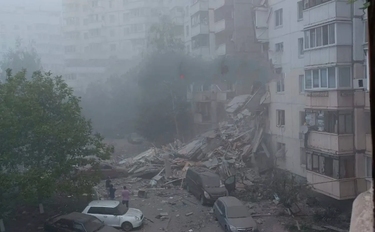 Подъезд жилой многоэтажки рухнул на улице Щорса в Белгороде. Фото © VK / Николай Шойму