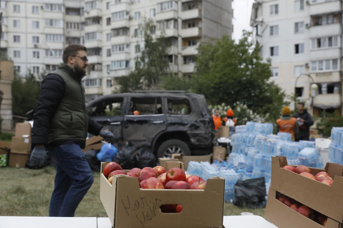 Власти Белгорода помогают пострадавшим жителям дома на улице Щорса. Фото © Life.ru