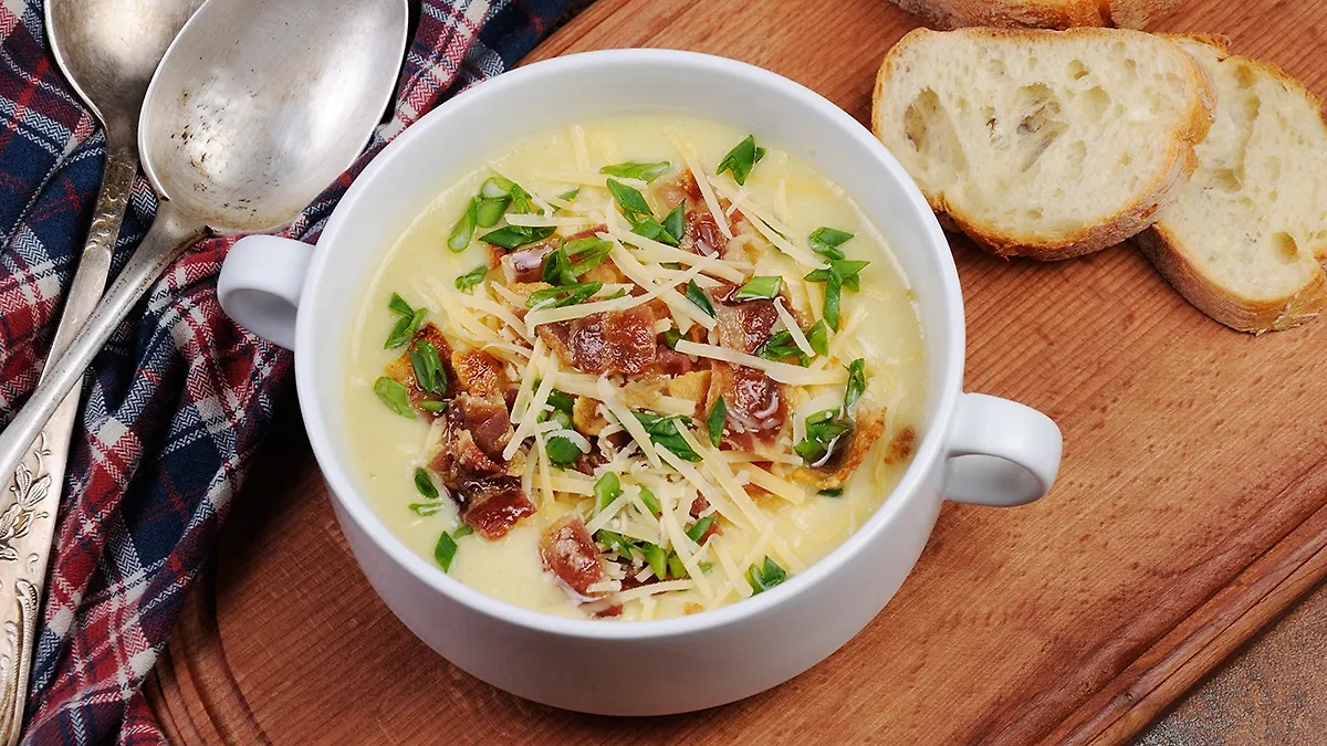 Сырный крем-суп с копчёным беконом — насыщенный вкус для истинных гурманов. Фото © Shutterstock / FOTODOM