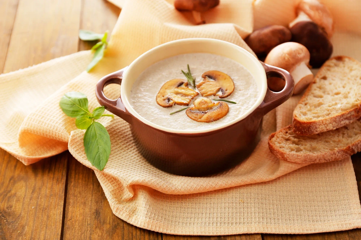 Как приготовить крем-суп из шампиньонов с тимьяном? Фото © Shutterstock / FOTODOM
