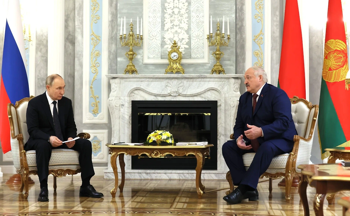 Президент РФ Владимир Путин с белорусским коллегой Александром Лукашенко. Фото © Kremlin.ru