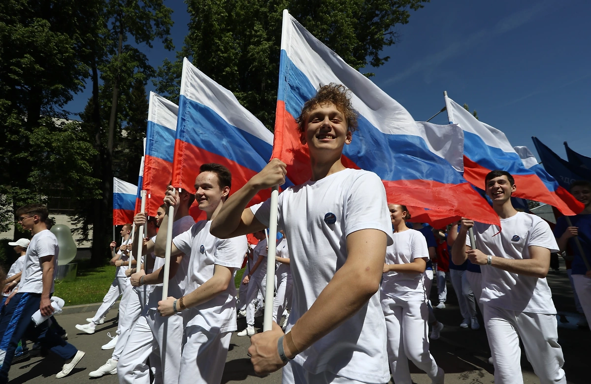 Спортивное шествие на выставке-форуме "Россия" в Москве. Обложка © Фотохост-агентство РИА "Новости" / Анатолий Медведь