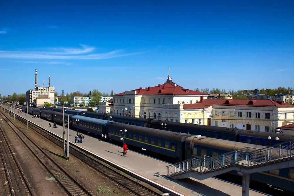 Ж/д вокзал в Херсоне. Обложка © Shutterstock / FOTODOM / Tatka Alekseeva
