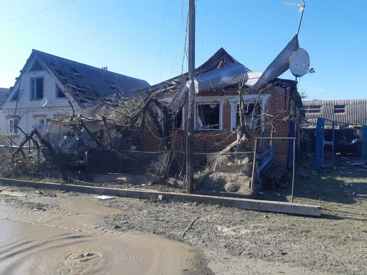 Разрушенный дом в Белгородской области. Обложка © Telegram / Настоящий Гладков