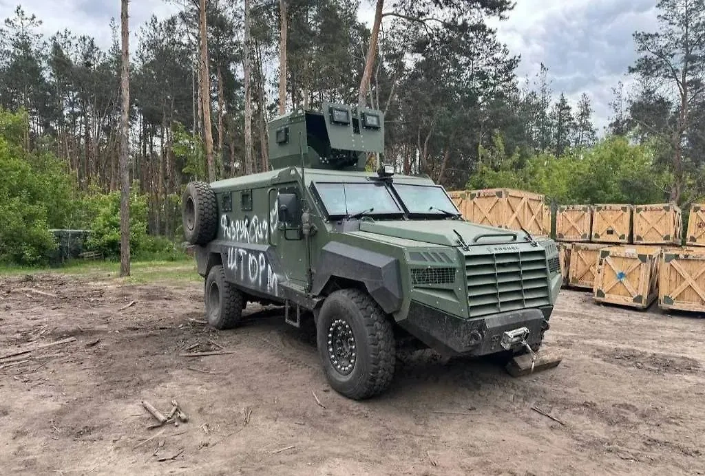 В Волчанске российские военные оставили ВСУ без бронеавтомобиля Roshel Senator. Обложка © Telegram / Русское оружие