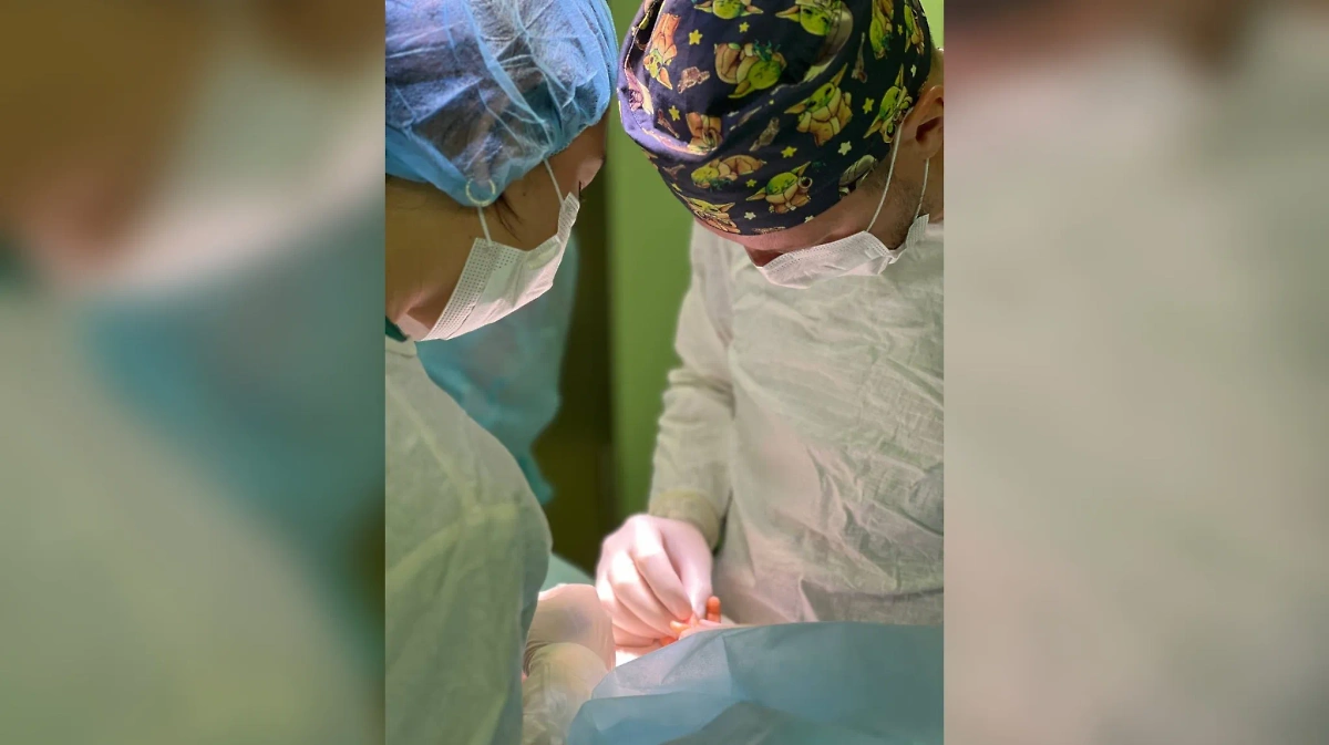 Хирурги в Москве прооперировали ребёнка с удвоенным пальцем. Фото © Министерство здравоохранения Московской области