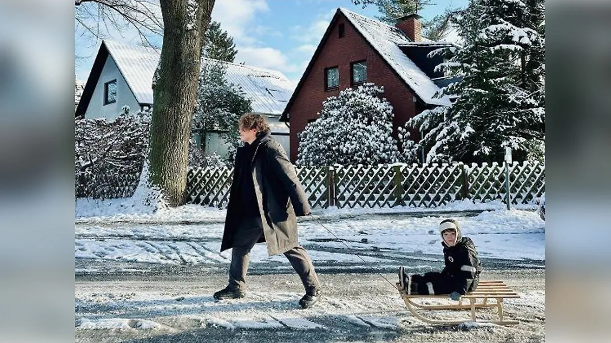 Иван Шишкин на фоне своего съёмного коттеджа в Гамбурге. Фото © Instagram (признан экстремистской организацией и запрещён на территории Российской Федерации) / ivan_the_fifth