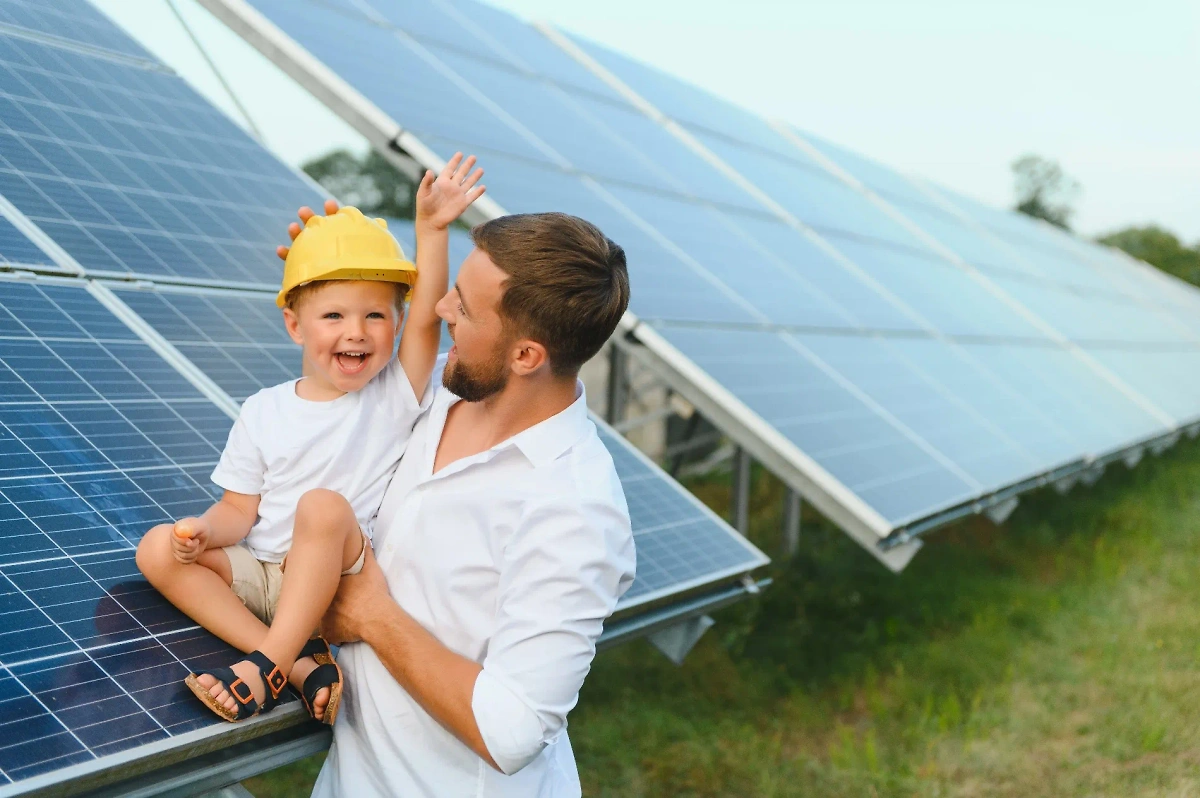 3 мая — идеальный день, чтобы рассказать детям о принципах работы солнечной батареи. Фото © Shutterstock / FOTODOM