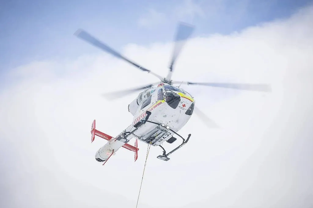 Вертолёт Bell 212 (иллюстративное фото). Обложка © ТАСС / IMAGO / Daniel Scharinger