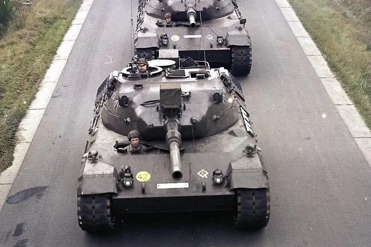 В сентябре 1965 года первые серийные танки "Леопард" уже были переданы Бундесверу. Фото © Wikipedia / Bundesarchiv