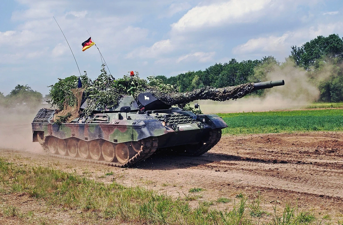 В НАТО "Леопард" считают одним из лучших танков в своём классе. Фото © Wikipedia / Rainer Lippert