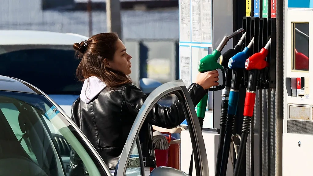 Появились новые факторы влияния на цены на бензин. Обложка © ТАСС / Сергей Мальгавко